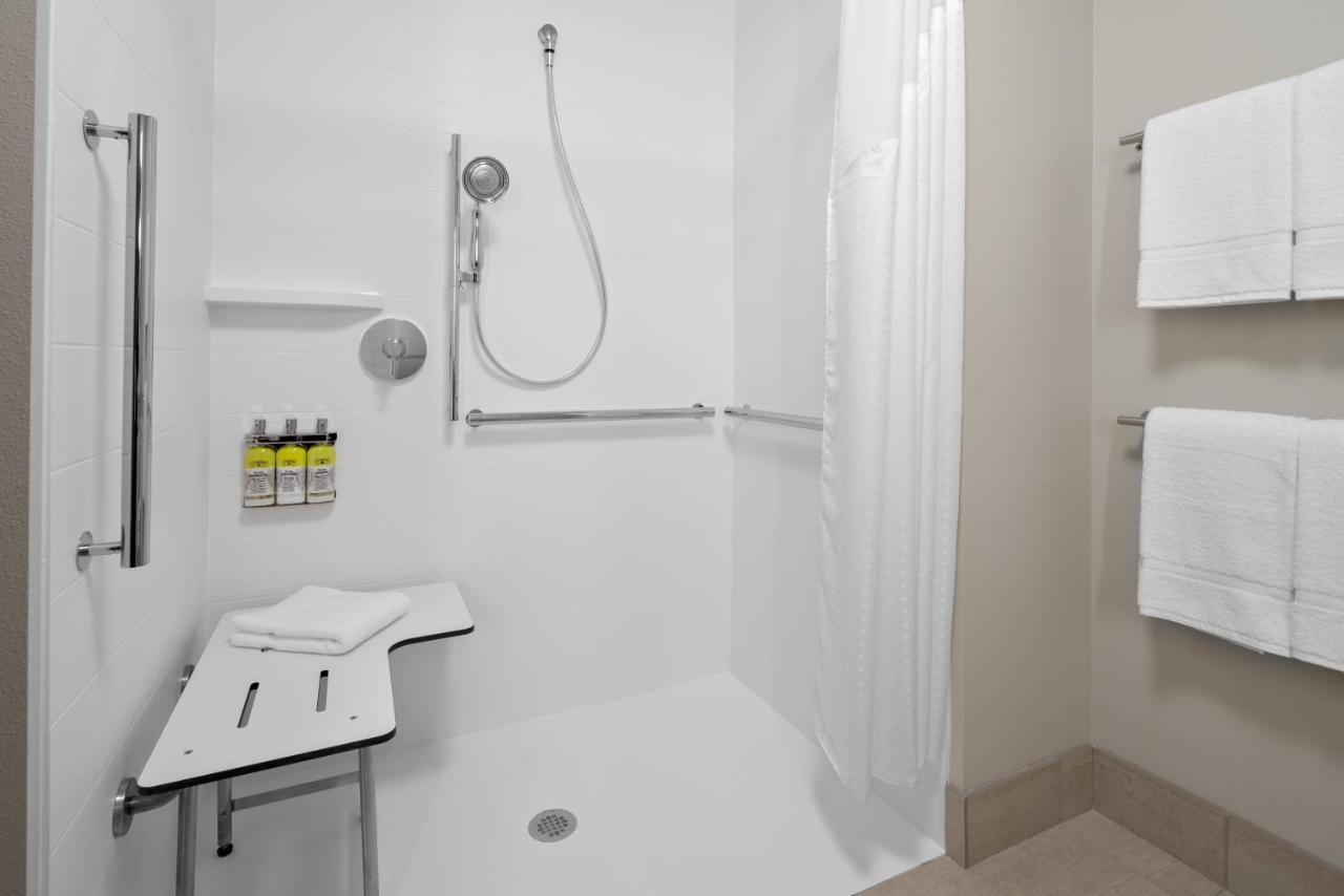 Holiday Inn Express & Suites - Elkhorn - Lake Geneva Area By Ihg Exteriör bild