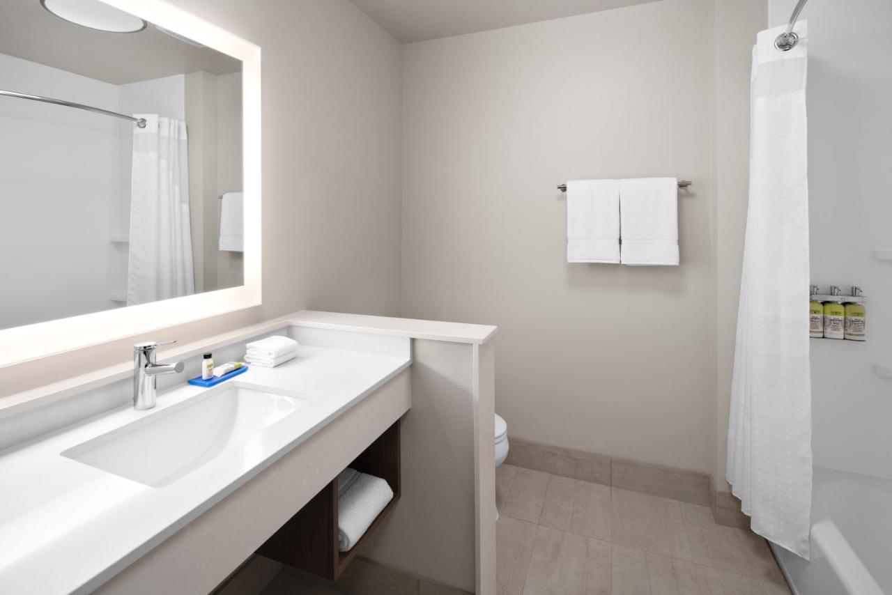 Holiday Inn Express & Suites - Elkhorn - Lake Geneva Area By Ihg Exteriör bild