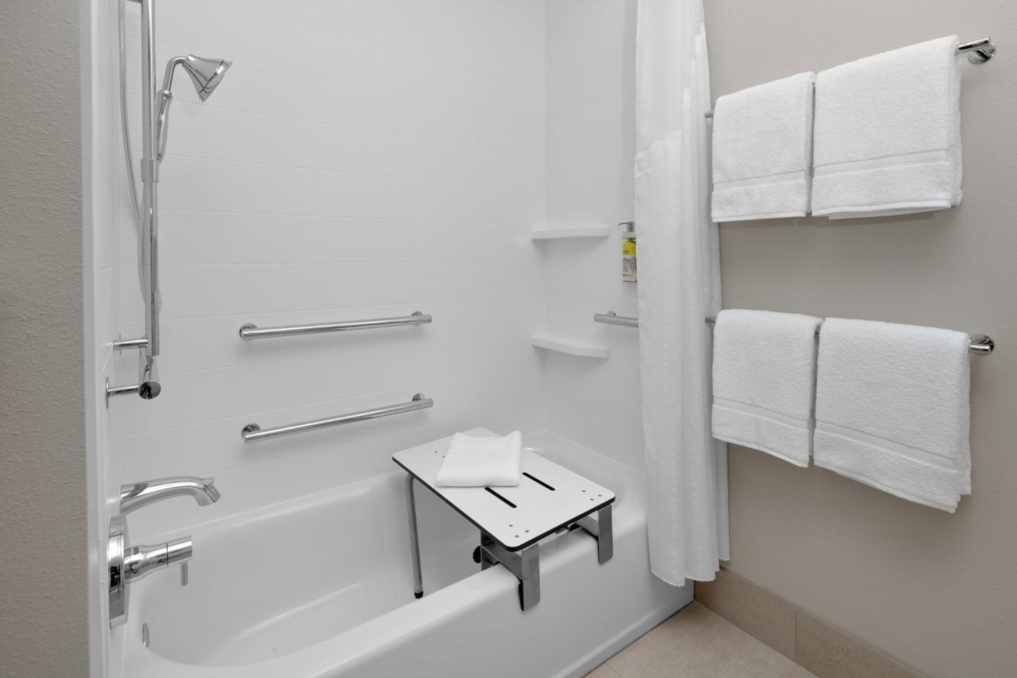 Holiday Inn Express & Suites - Elkhorn - Lake Geneva Area By Ihg Exteriör bild