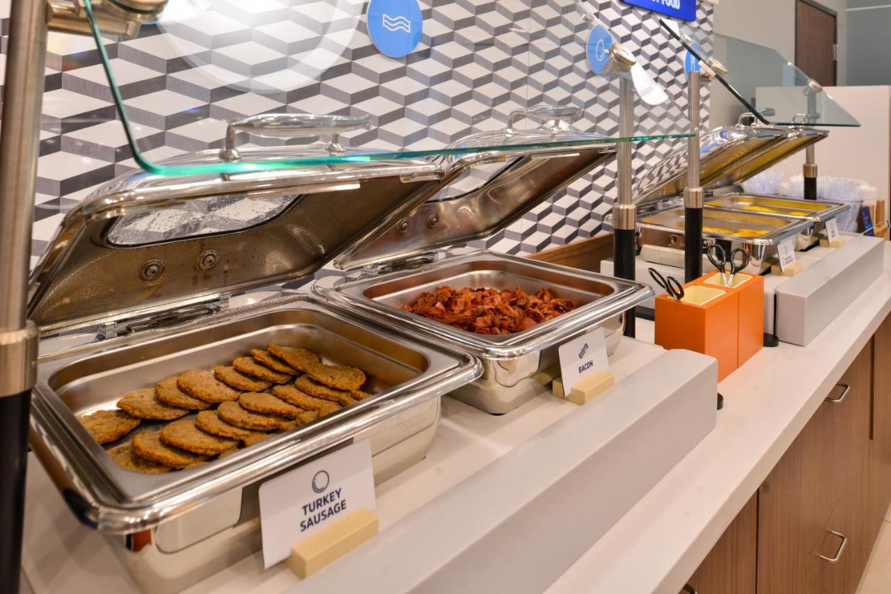 Holiday Inn Express & Suites - Elkhorn - Lake Geneva Area By Ihg Exteriör bild