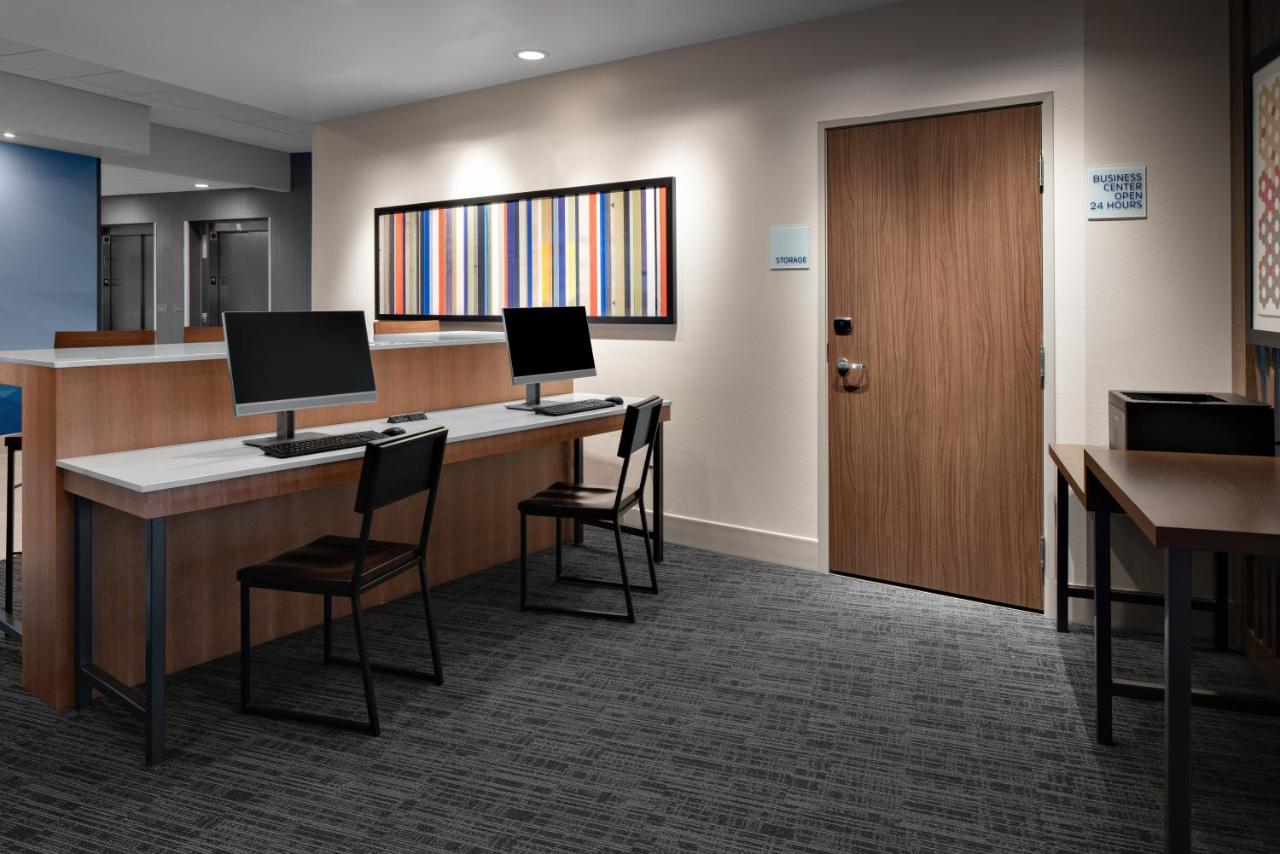 Holiday Inn Express & Suites - Elkhorn - Lake Geneva Area By Ihg Exteriör bild