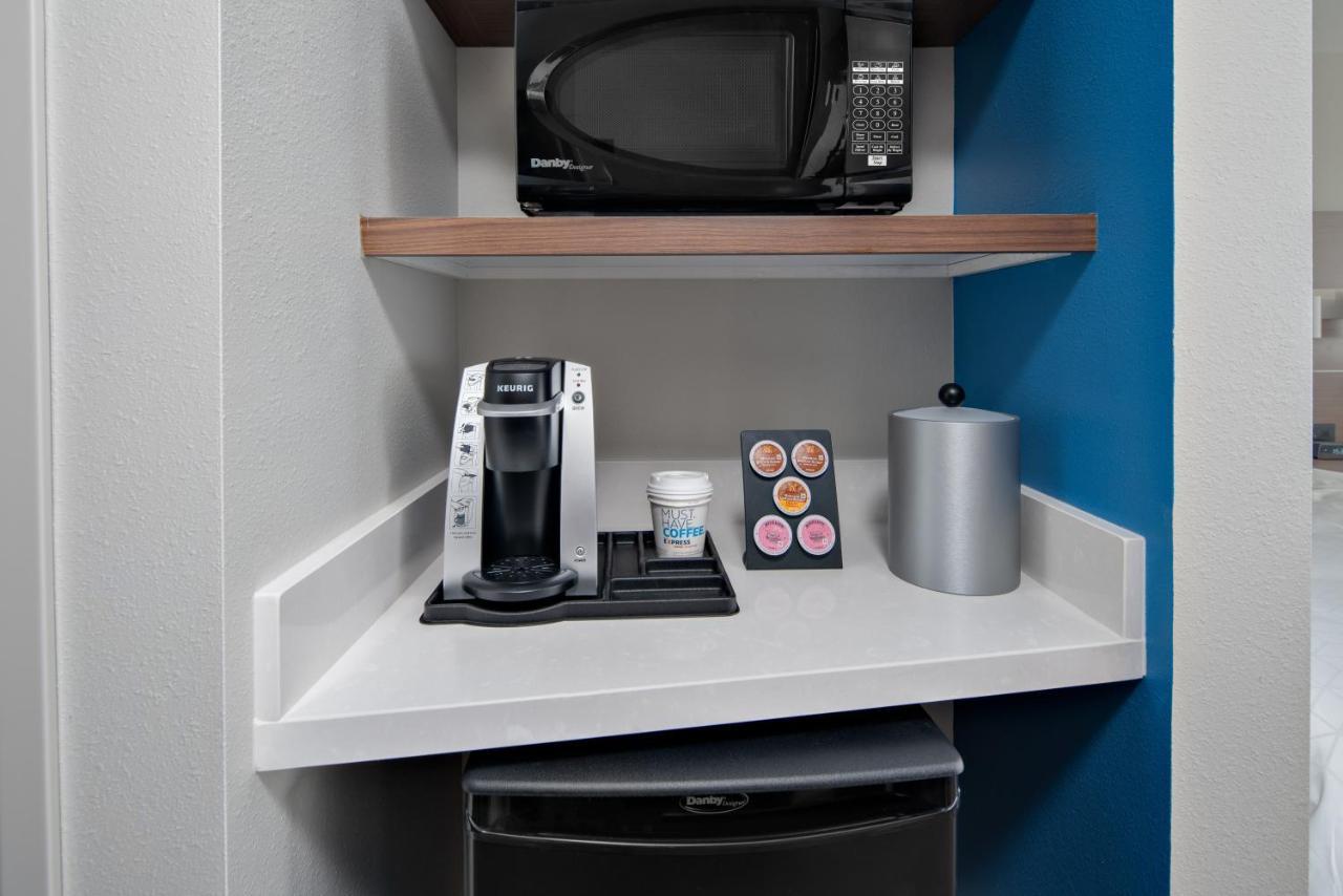Holiday Inn Express & Suites - Elkhorn - Lake Geneva Area By Ihg Exteriör bild