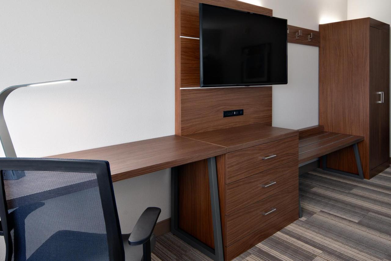 Holiday Inn Express & Suites - Elkhorn - Lake Geneva Area By Ihg Exteriör bild
