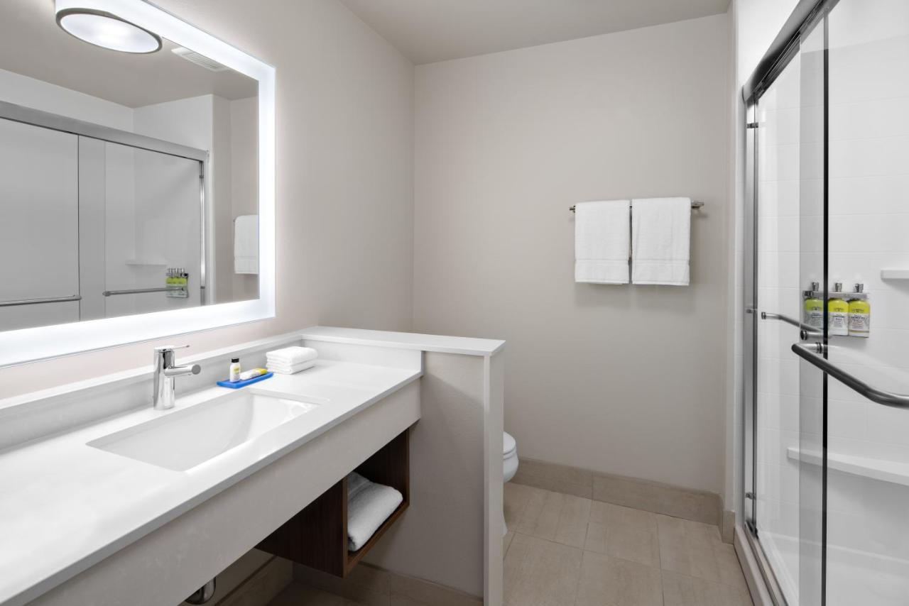 Holiday Inn Express & Suites - Elkhorn - Lake Geneva Area By Ihg Exteriör bild