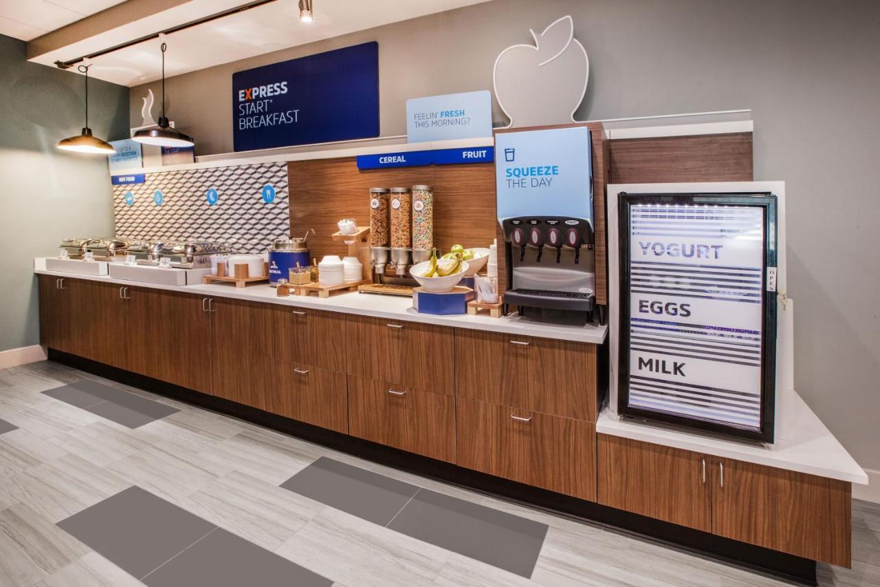 Holiday Inn Express & Suites - Elkhorn - Lake Geneva Area By Ihg Exteriör bild