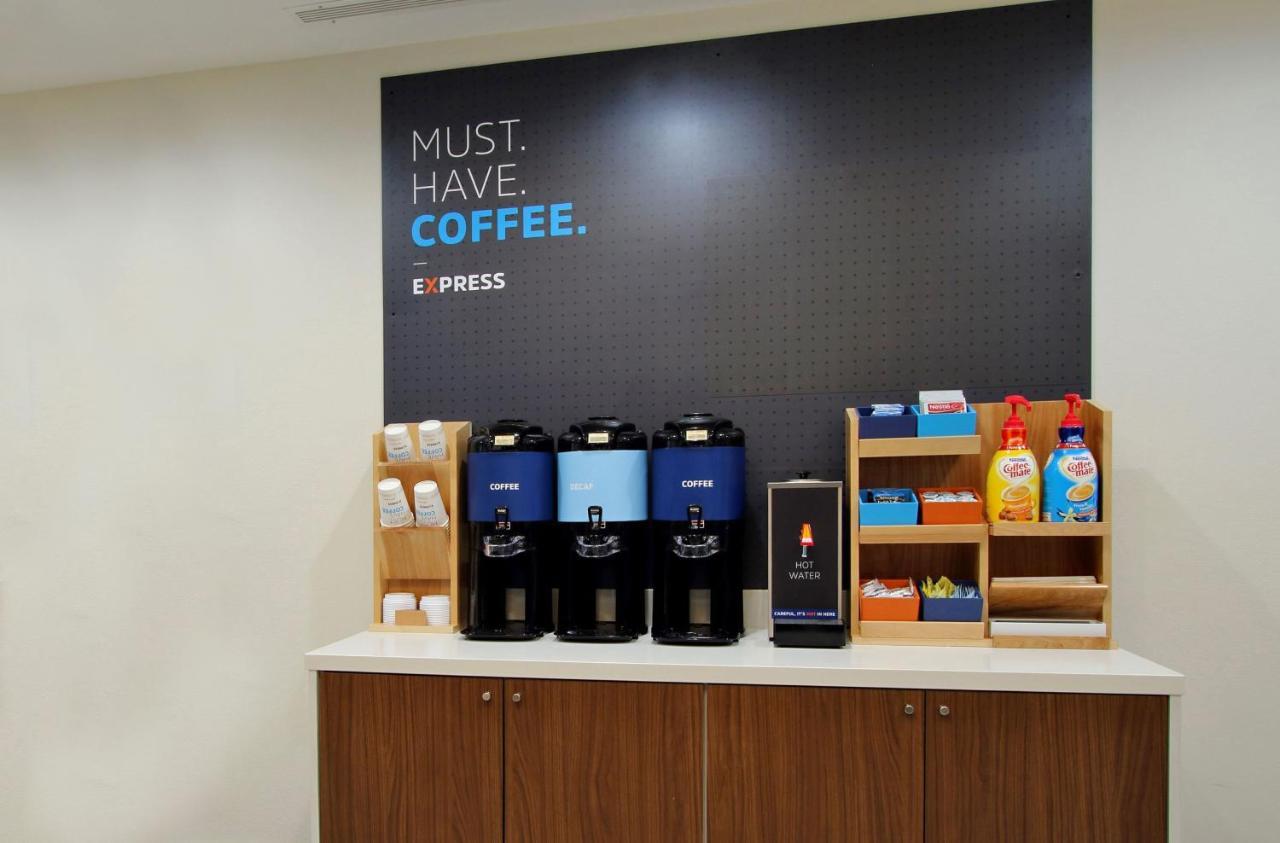 Holiday Inn Express & Suites - Elkhorn - Lake Geneva Area By Ihg Exteriör bild